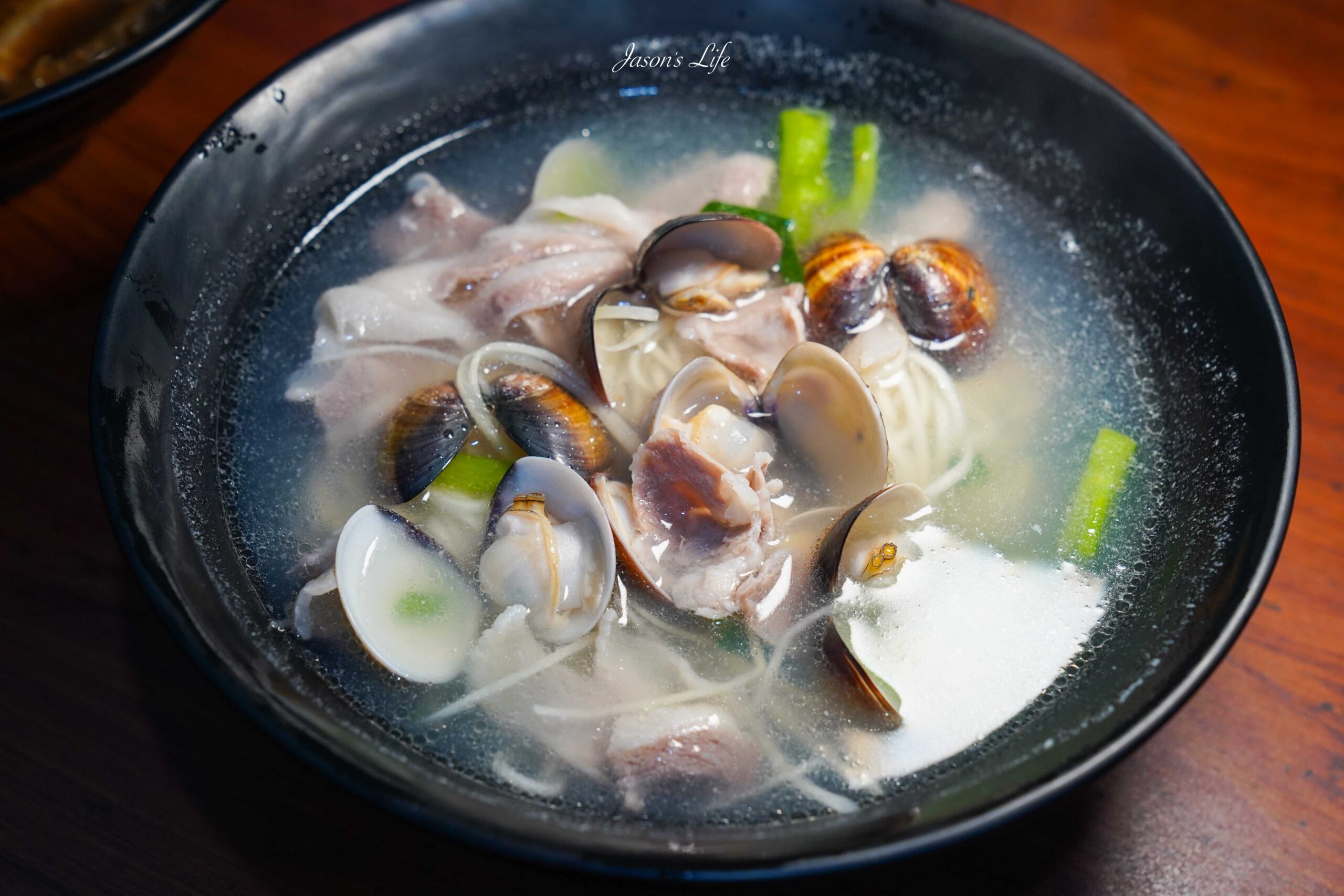 台中烏日美食推薦！一戶牛肉麵在地人激推，湯頭濃郁用料超實在。