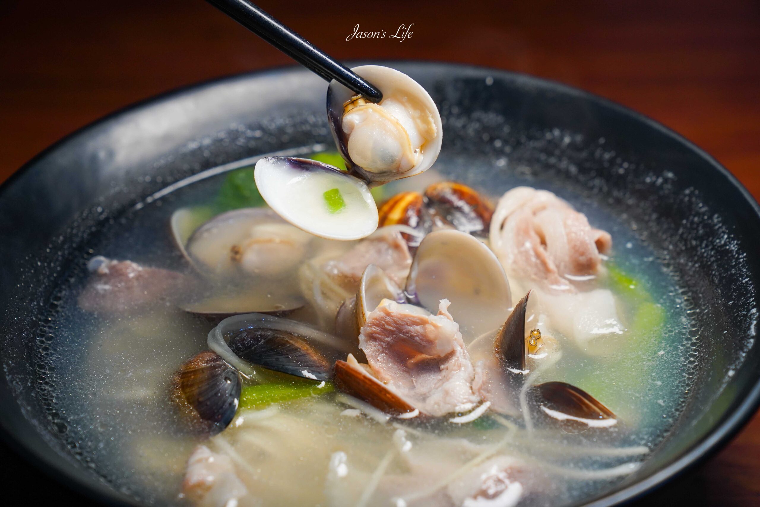 台中烏日美食推薦！一戶牛肉麵在地人激推，湯頭濃郁用料超實在。