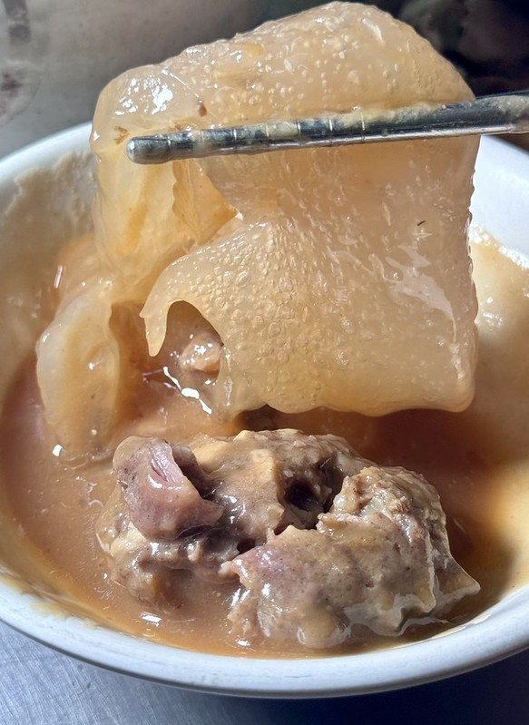 萬華傳奇老店!龍山寺站50年獨家口味豬肚湯,必吃豬舌黑白切。