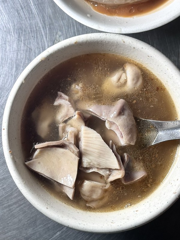 萬華傳奇老店!龍山寺站50年獨家口味豬肚湯,必吃豬舌黑白切。