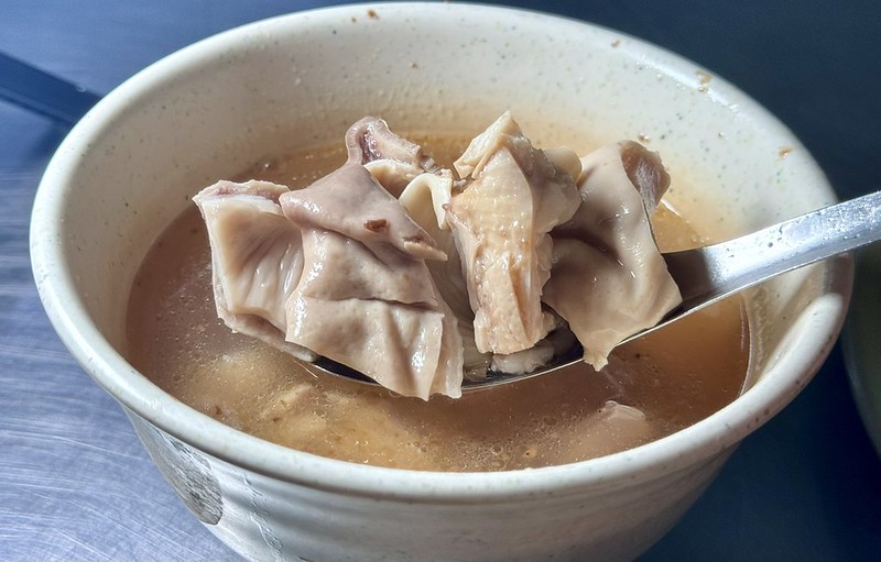 萬華傳奇老店!龍山寺站50年獨家口味豬肚湯,必吃豬舌黑白切。