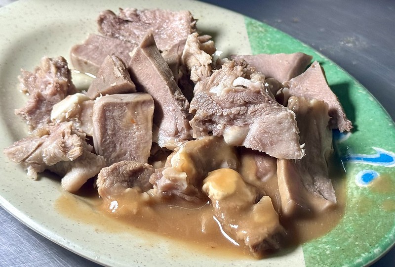 萬華傳奇老店!龍山寺站50年獨家口味豬肚湯,必吃豬舌黑白切。