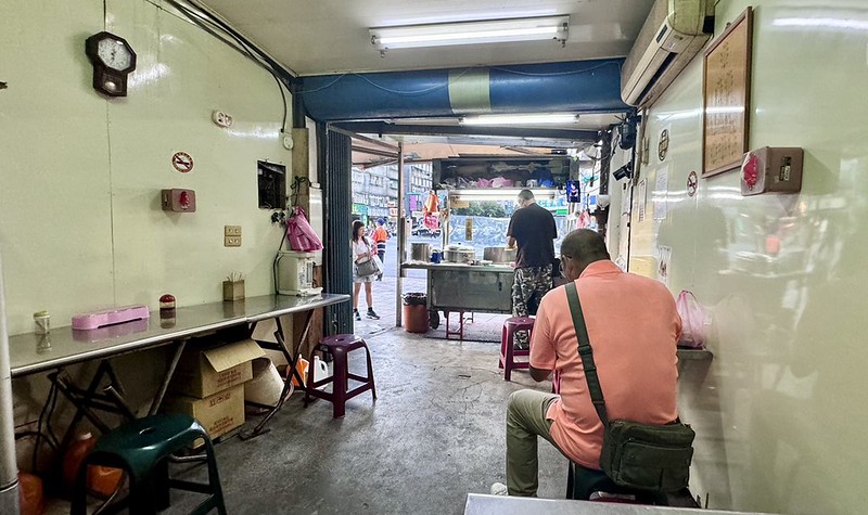 萬華傳奇老店!龍山寺站50年獨家口味豬肚湯,必吃豬舌黑白切。