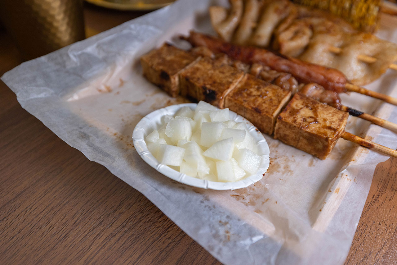 最新台中逢甲美食推薦!蜜醬燒烤|號稱全台最便宜3公升啤酒柱,獨家百花蜜燒烤醬汁一吃上癮,巨大電視牆台中聚餐美食,台中宵夜美食推薦,2025逢甲居酒屋推薦 最新台中逢甲美食推薦!蜜醬燒烤|號稱全台最便宜3公升啤酒柱,獨家百花蜜燒烤醬汁一吃上癮,巨大電視牆台中聚餐美食,台中宵夜美食推薦,2025逢甲居酒屋推薦