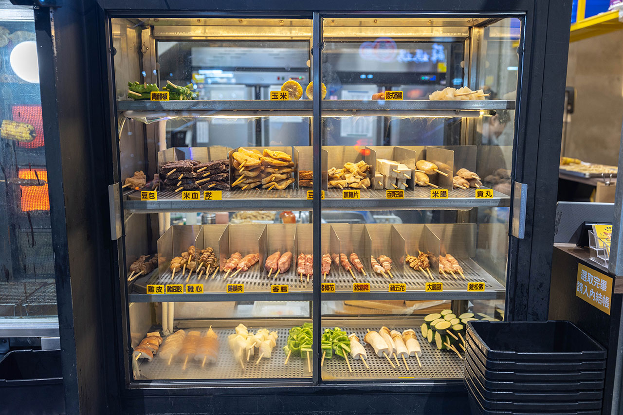 最新台中逢甲美食推薦!蜜醬燒烤|號稱全台最便宜3公升啤酒柱,獨家百花蜜燒烤醬汁一吃上癮,巨大電視牆台中聚餐美食,台中宵夜美食推薦,2025逢甲居酒屋推薦 最新台中逢甲美食推薦!蜜醬燒烤|號稱全台最便宜3公升啤酒柱,獨家百花蜜燒烤醬汁一吃上癮,巨大電視牆台中聚餐美食,台中宵夜美食推薦,2025逢甲居酒屋推薦