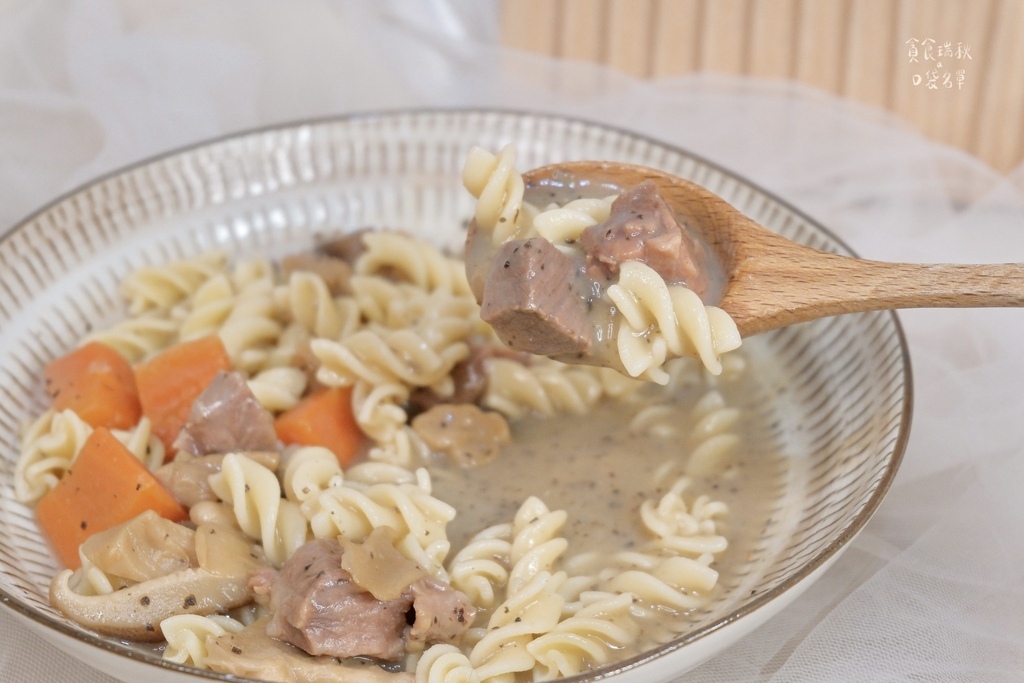 宅配美食|濃湯調理包開箱|常溫保存、加熱即食!大塊嫩牛肉濃郁 宅配美食|濃湯調理包開箱|常溫保存、加熱即食!大塊嫩牛肉濃郁