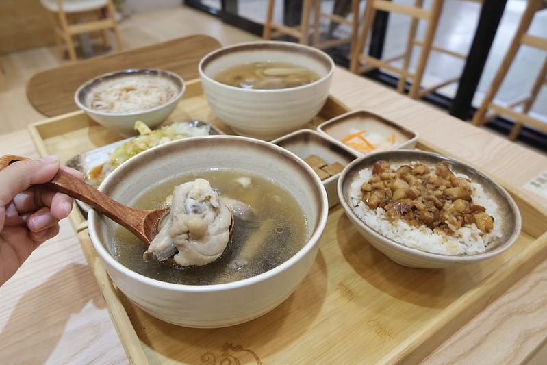 新北中和雞湯｜享雞湯風味雞湯專賣店，暖胃雞湯＋澎湃套餐分享