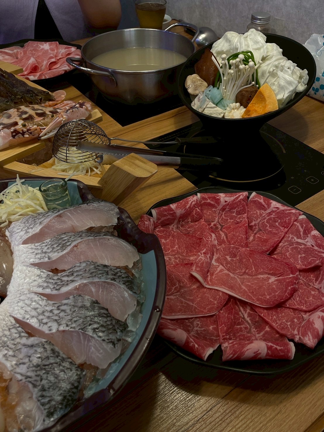 🪼🪼三重隱藏版火鍋店！活蟹＋水母牆超浮誇｜海鮮控必收