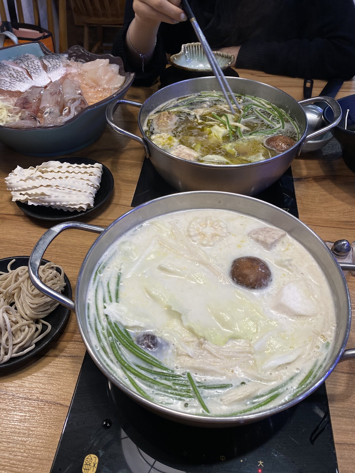 🪼🪼三重隱藏版火鍋店！活蟹＋水母牆超浮誇｜海鮮控必收