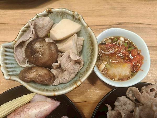 “三重國小捷運站鍋物美食推薦-海牧鍋物”吃飽喝足的海鮮漁夫鍋