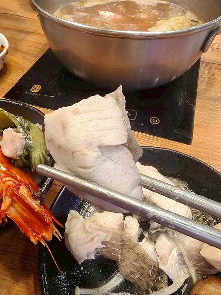 “三重國小捷運站鍋物美食推薦-海牧鍋物”吃飽喝足的海鮮漁夫鍋