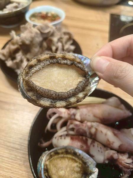 “三重國小捷運站鍋物美食推薦-海牧鍋物”吃飽喝足的海鮮漁夫鍋