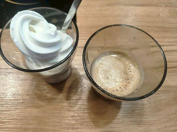 “三重國小捷運站鍋物美食推薦-海牧鍋物”吃飽喝足的海鮮漁夫鍋