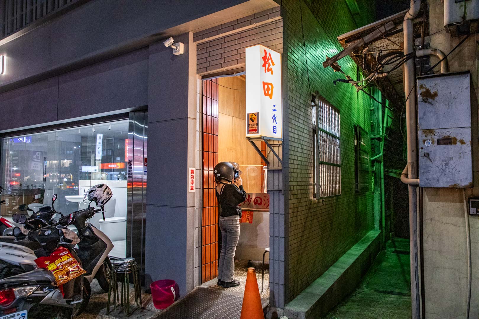 嘉義宵夜隱藏版美食！松田二代目沙茶螃蟹在地人私藏，獨家爆炒香氣超銷魂。