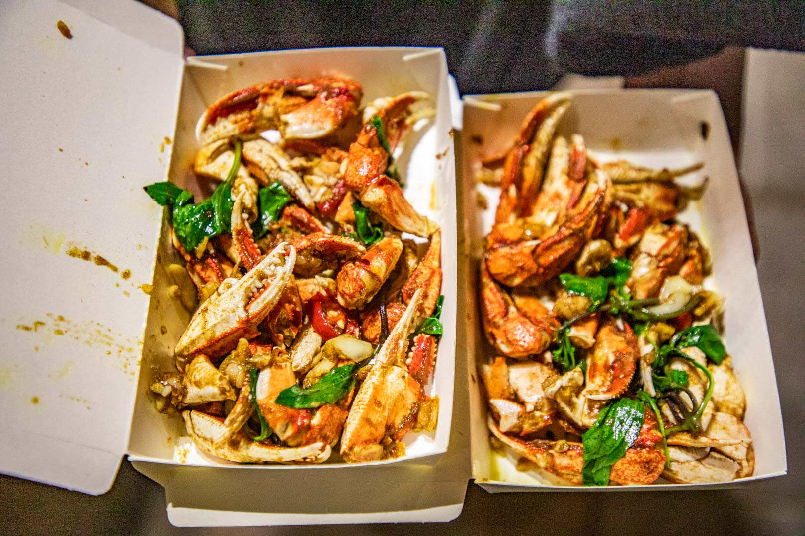 嘉義宵夜隱藏版美食！松田二代目沙茶螃蟹在地人私藏，獨家爆炒香氣超銷魂。