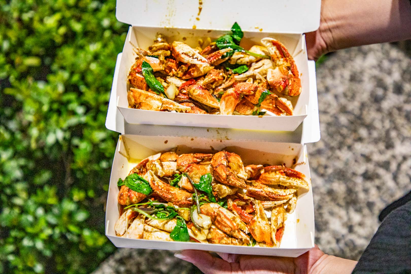 嘉義宵夜隱藏版美食！松田二代目沙茶螃蟹在地人私藏，獨家爆炒香氣超銷魂。