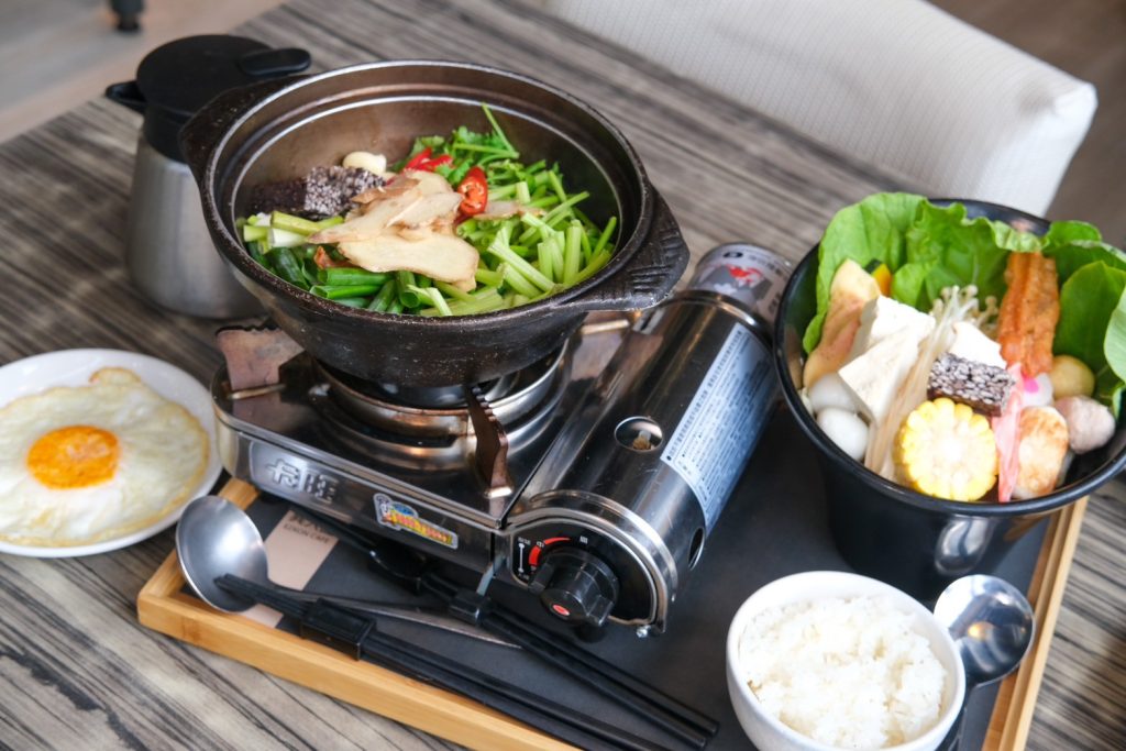 吃到飽自助吧超狂!台中異人館東英店新升級CP值爆表,超過50款美食任你吃。