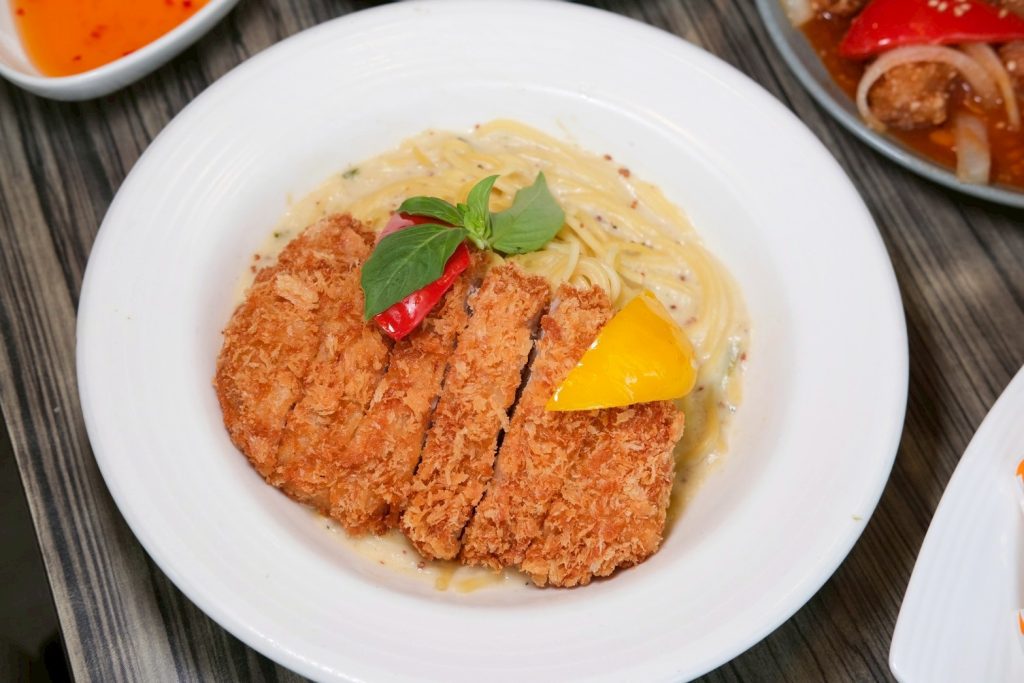 吃到飽自助吧超狂!台中異人館東英店新升級CP值爆表,超過50款美食任你吃。