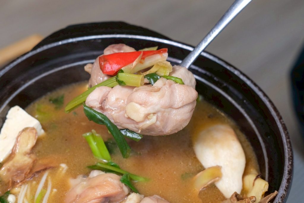 吃到飽自助吧超狂!台中異人館東英店新升級CP值爆表,超過50款美食任你吃。