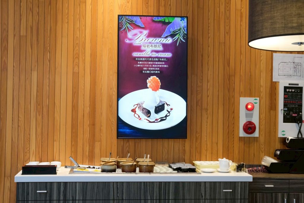 吃到飽自助吧超狂!台中異人館東英店新升級CP值爆表,超過50款美食任你吃。