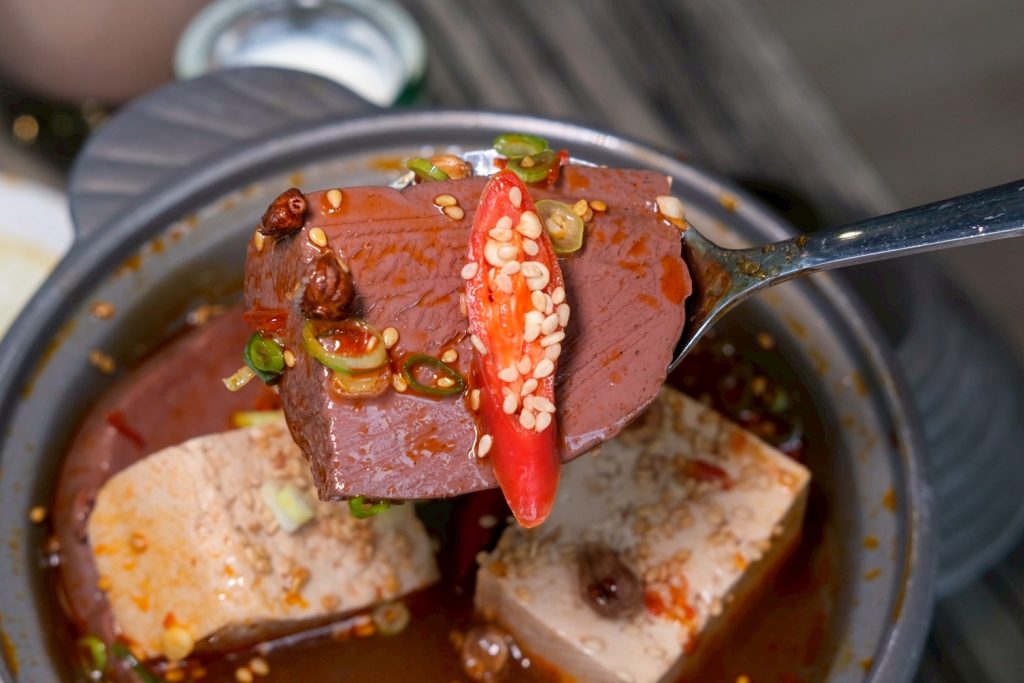 吃到飽自助吧超狂!台中異人館東英店新升級CP值爆表,超過50款美食任你吃。