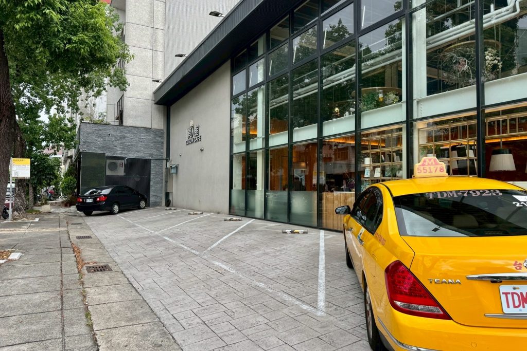 吃到飽自助吧超狂!台中異人館東英店新升級CP值爆表,超過50款美食任你吃。