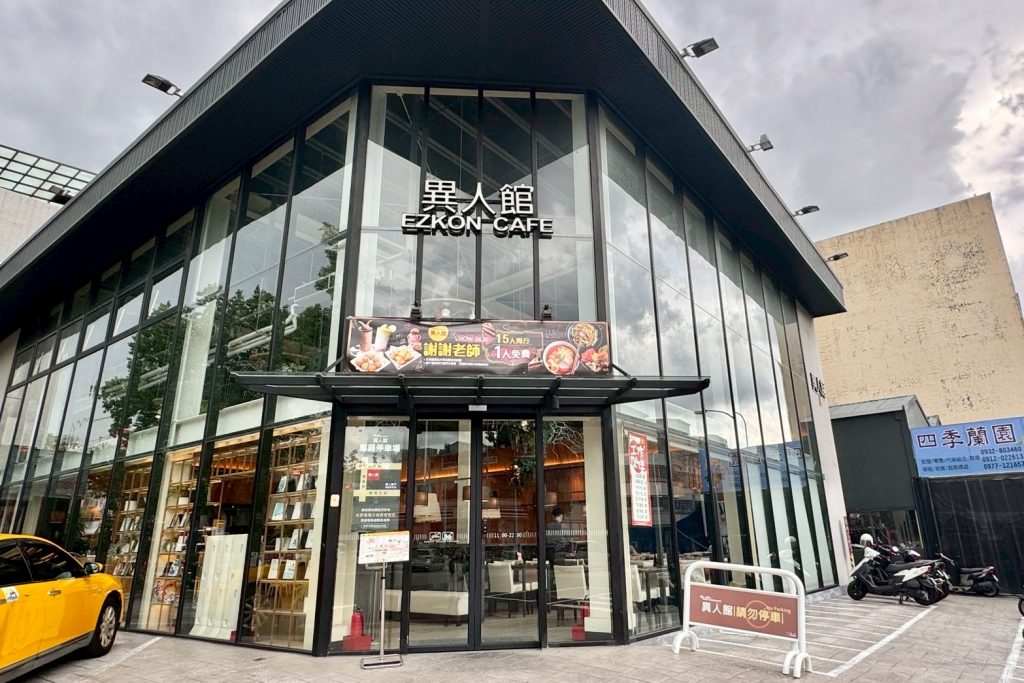 吃到飽自助吧超狂!台中異人館東英店新升級CP值爆表,超過50款美食任你吃。