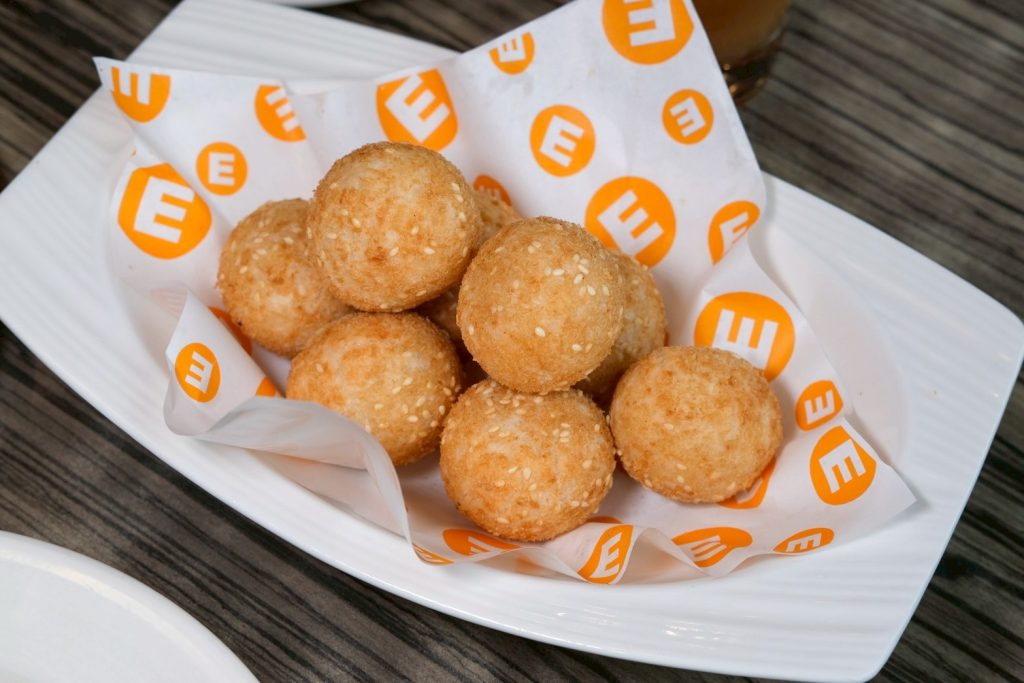 吃到飽自助吧超狂!台中異人館東英店新升級CP值爆表,超過50款美食任你吃。