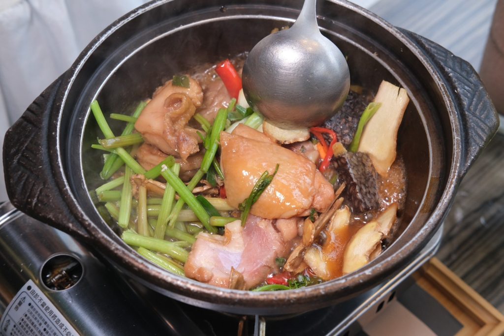 吃到飽自助吧超狂!台中異人館東英店新升級CP值爆表,超過50款美食任你吃。