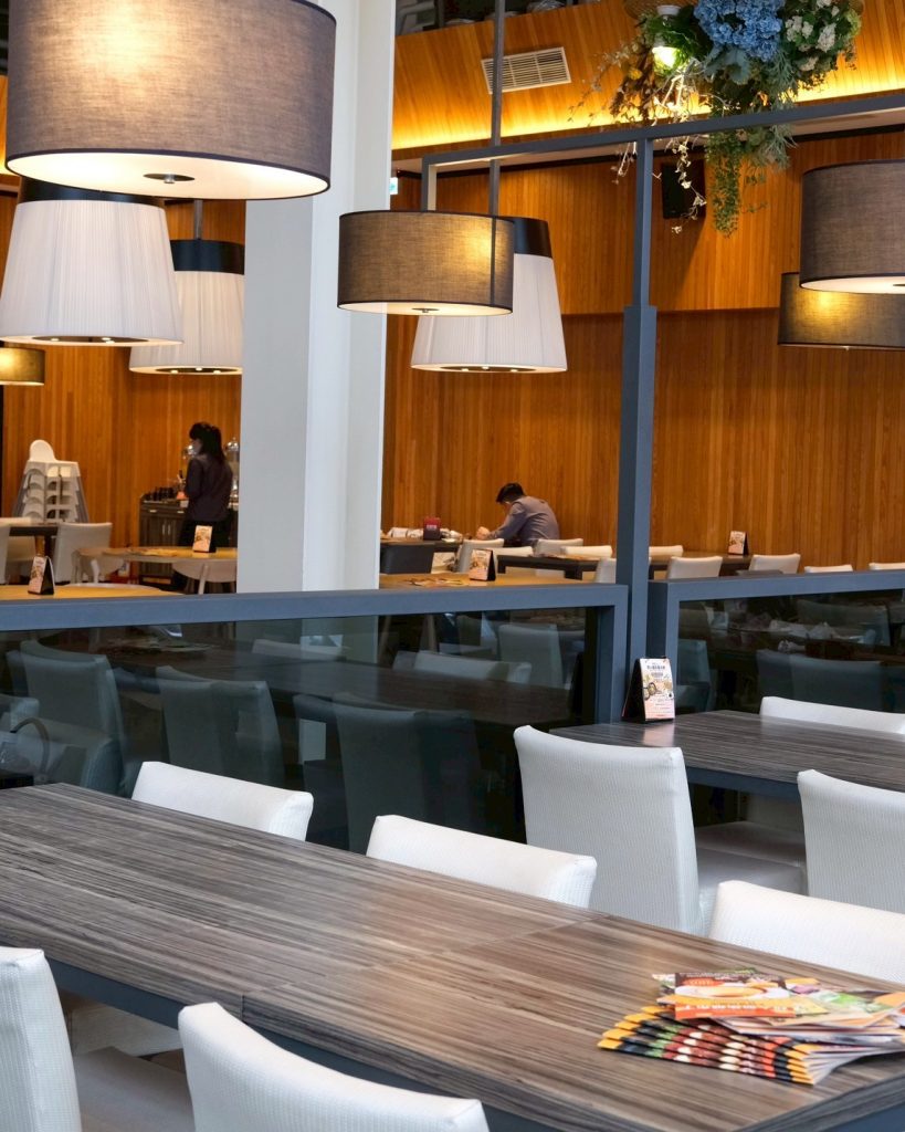 吃到飽自助吧超狂!台中異人館東英店新升級CP值爆表,超過50款美食任你吃。