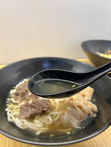 【忠孝敦化站美食推薦】牛殿下x秘傳金湯牛肉麵，顛覆傳統好好味