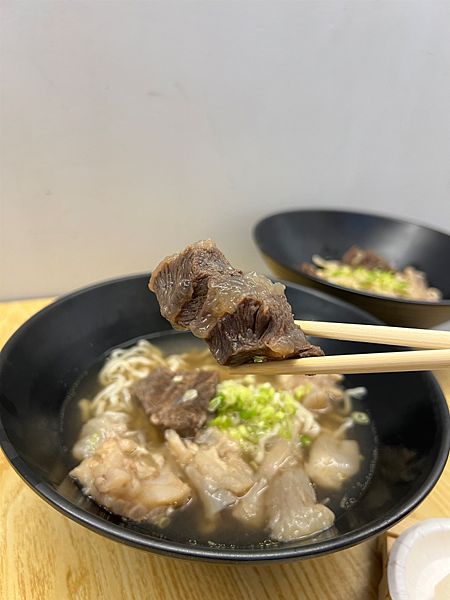 【忠孝敦化站美食推薦】牛殿下x秘傳金湯牛肉麵，顛覆傳統好好味