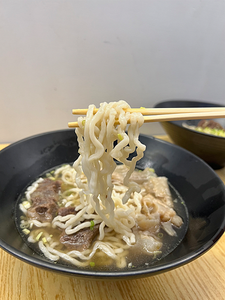 【忠孝敦化站美食推薦】牛殿下x秘傳金湯牛肉麵，顛覆傳統好好味