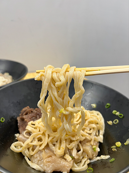 【忠孝敦化站美食推薦】牛殿下x秘傳金湯牛肉麵，顛覆傳統好好味