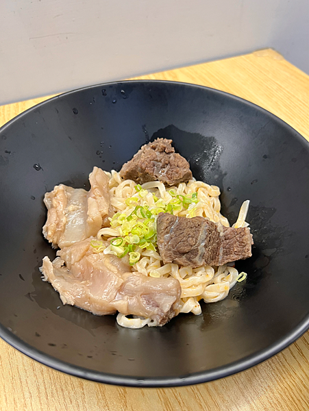 【忠孝敦化站美食推薦】牛殿下x秘傳金湯牛肉麵，顛覆傳統好好味