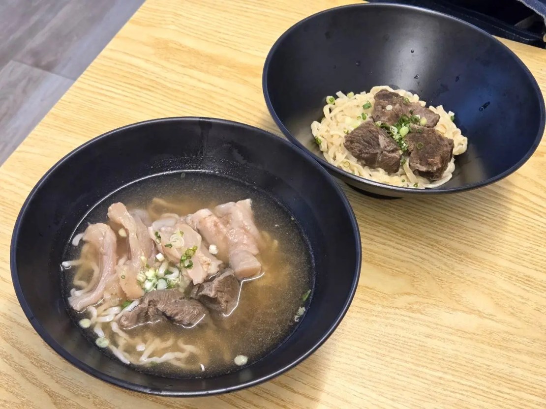 牛殿下秘傳金湯牛肉麵 大安店｜湯濃肉嫩不油膩！赤油香辣超涮嘴！東區牛肉麵推薦、忠孝敦化站美食推薦、台北好吃牛肉麵推薦、外送牛肉麵推薦、頂好商店街美食推薦