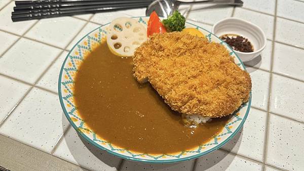 終於吃到那間「咖哩一直無言的店」,被我壓線突破啦!【新北市蘆 終於吃到那間「咖哩一直無言的店」,被我壓線突破啦!【新北市蘆