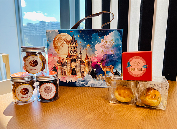 【宅配美食￭中秋禮盒開箱】四月南風￭星光寶盒x宅配美味甜點分