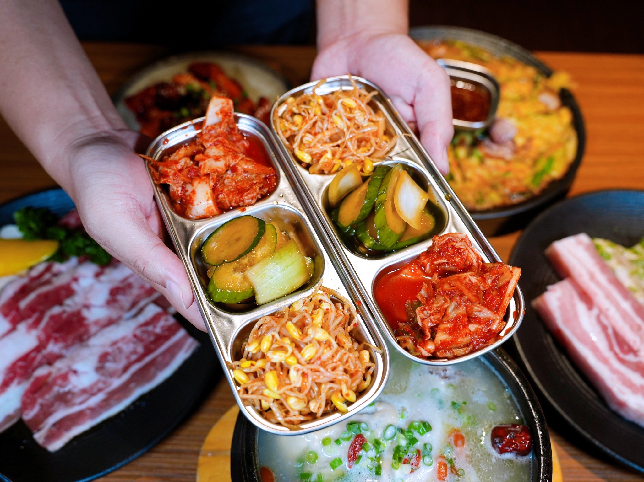 新北板橋美食｜『ABV Bar & Kitchen 韓式餐酒館』板橋車站道地韓式料理餐酒館&超過300款精釀啤酒！韓式小菜吃到飽～還有桌邊韓式烤肉服務！ @瑋瑋＊美食萬歲