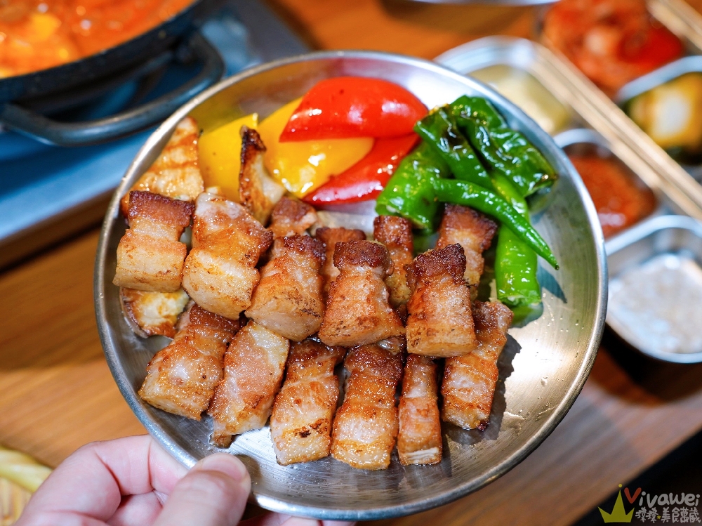 新北板橋美食｜『ABV Bar & Kitchen 韓式餐酒館』板橋車站道地韓式料理餐酒館&超過300款精釀啤酒！韓式小菜吃到飽～還有桌邊韓式烤肉服務！ @瑋瑋＊美食萬歲
