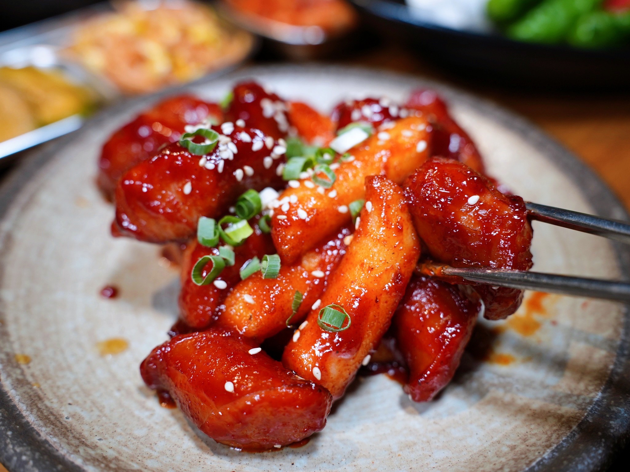 新北板橋美食｜『ABV Bar & Kitchen 韓式餐酒館』板橋車站道地韓式料理餐酒館&超過300款精釀啤酒！韓式小菜吃到飽～還有桌邊韓式烤肉服務！ @瑋瑋＊美食萬歲