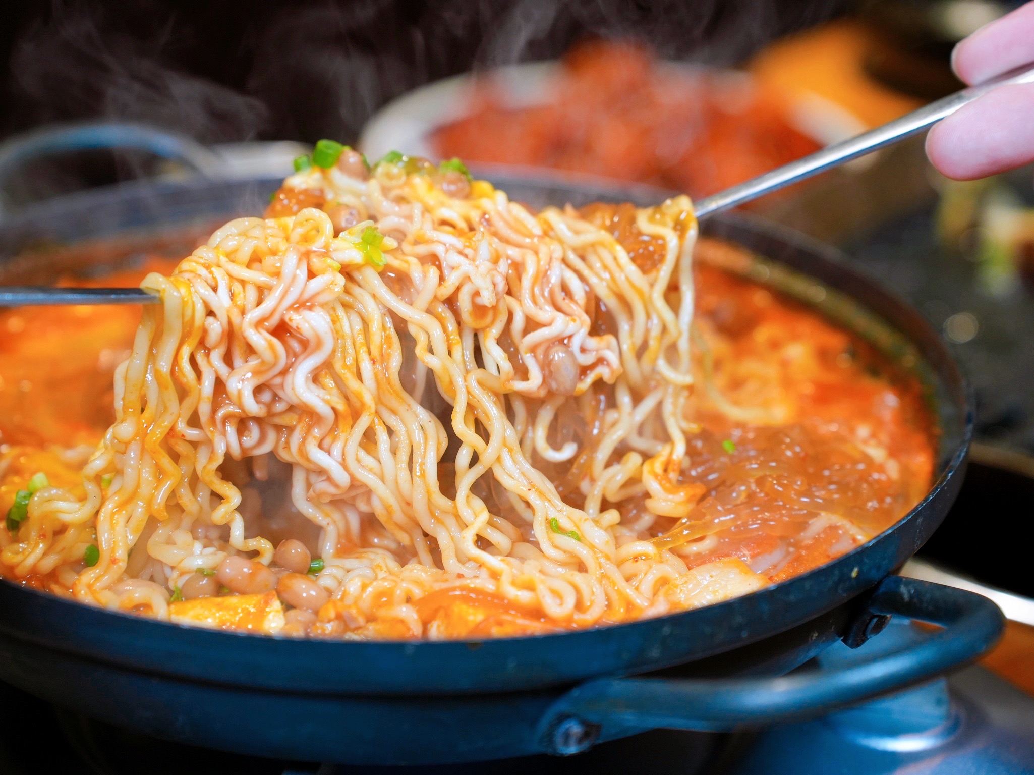 新北板橋美食｜『ABV Bar & Kitchen 韓式餐酒館』板橋車站道地韓式料理餐酒館&超過300款精釀啤酒！韓式小菜吃到飽～還有桌邊韓式烤肉服務！ @瑋瑋＊美食萬歲