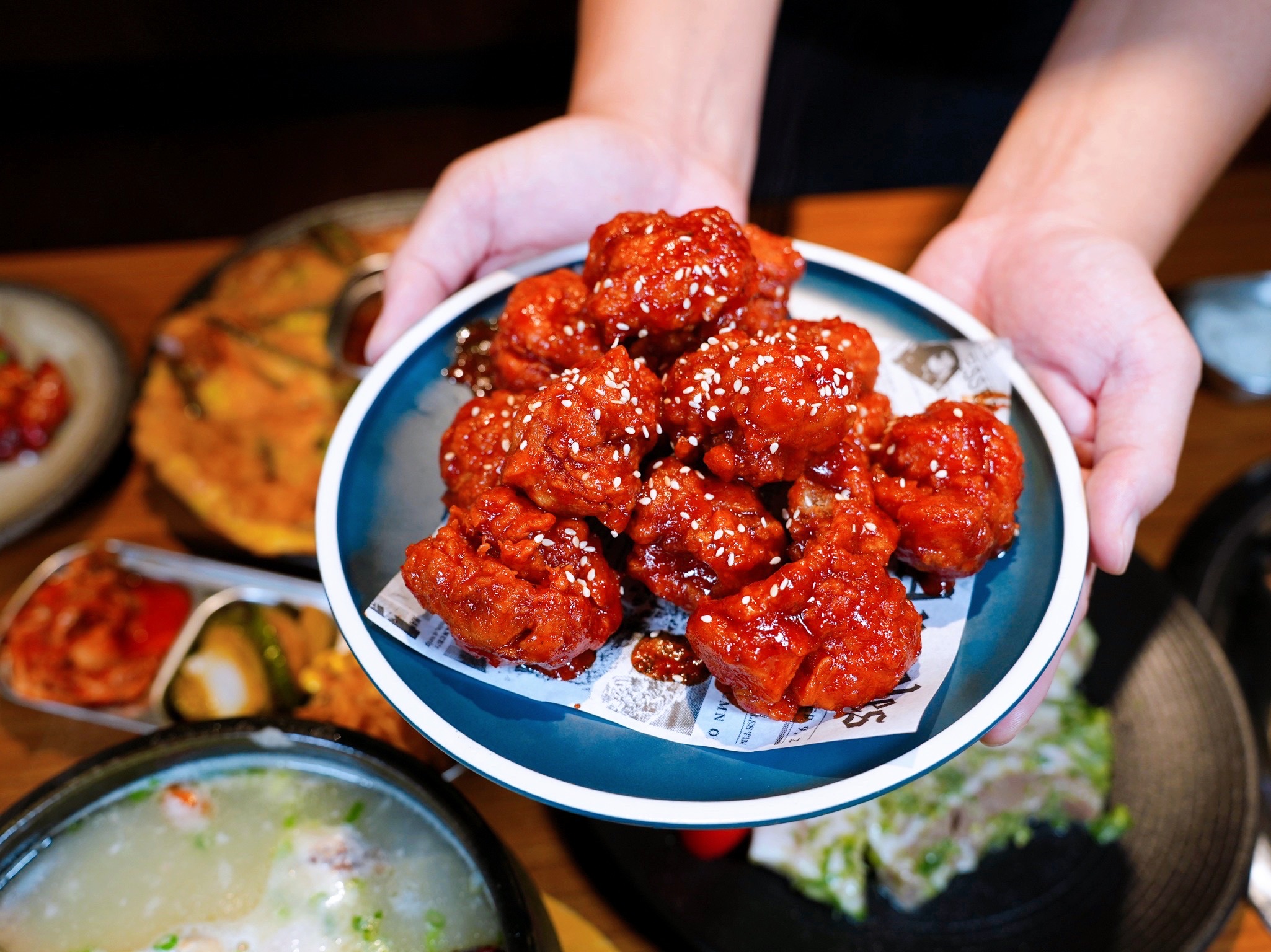 新北板橋美食｜『ABV Bar & Kitchen 韓式餐酒館』板橋車站道地韓式料理餐酒館&超過300款精釀啤酒！韓式小菜吃到飽～還有桌邊韓式烤肉服務！ @瑋瑋＊美食萬歲