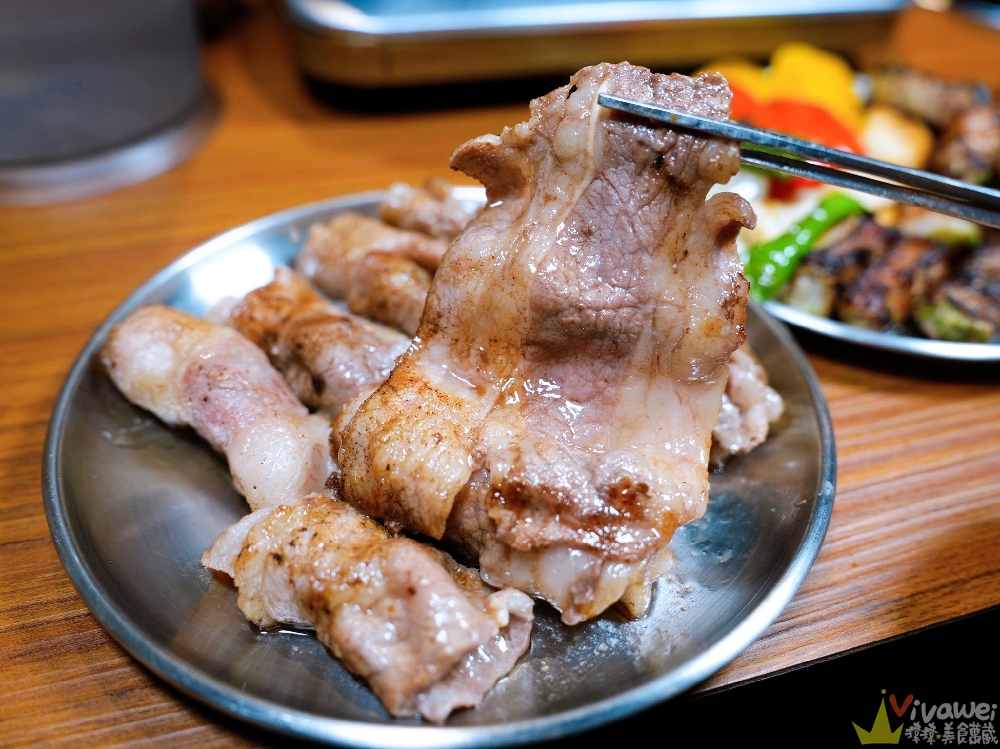 新北板橋美食｜『ABV Bar & Kitchen 韓式餐酒館』板橋車站道地韓式料理餐酒館&超過300款精釀啤酒！韓式小菜吃到飽～還有桌邊韓式烤肉服務！ @瑋瑋＊美食萬歲
