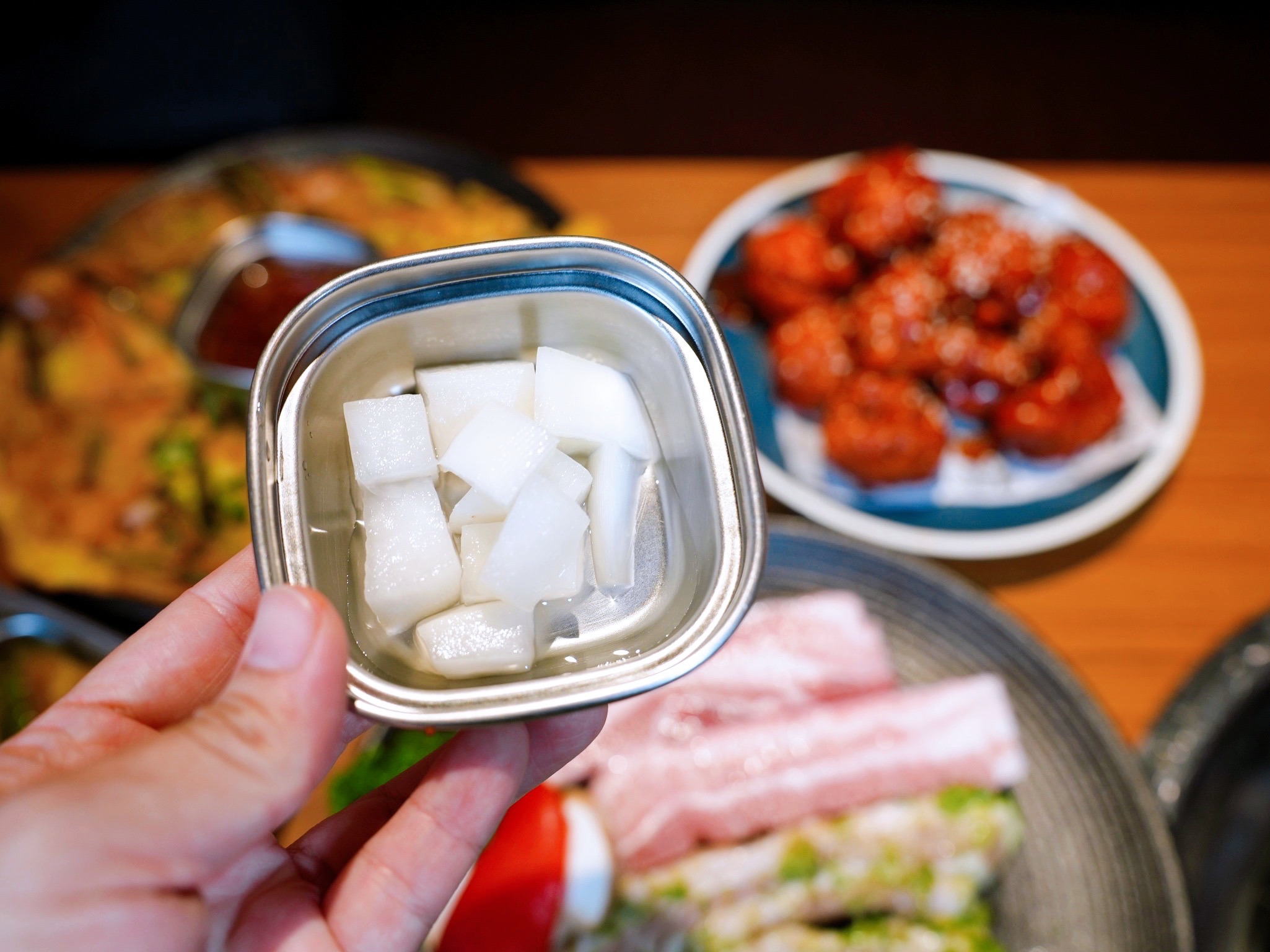 新北板橋美食｜『ABV Bar & Kitchen 韓式餐酒館』板橋車站道地韓式料理餐酒館&超過300款精釀啤酒！韓式小菜吃到飽～還有桌邊韓式烤肉服務！ @瑋瑋＊美食萬歲