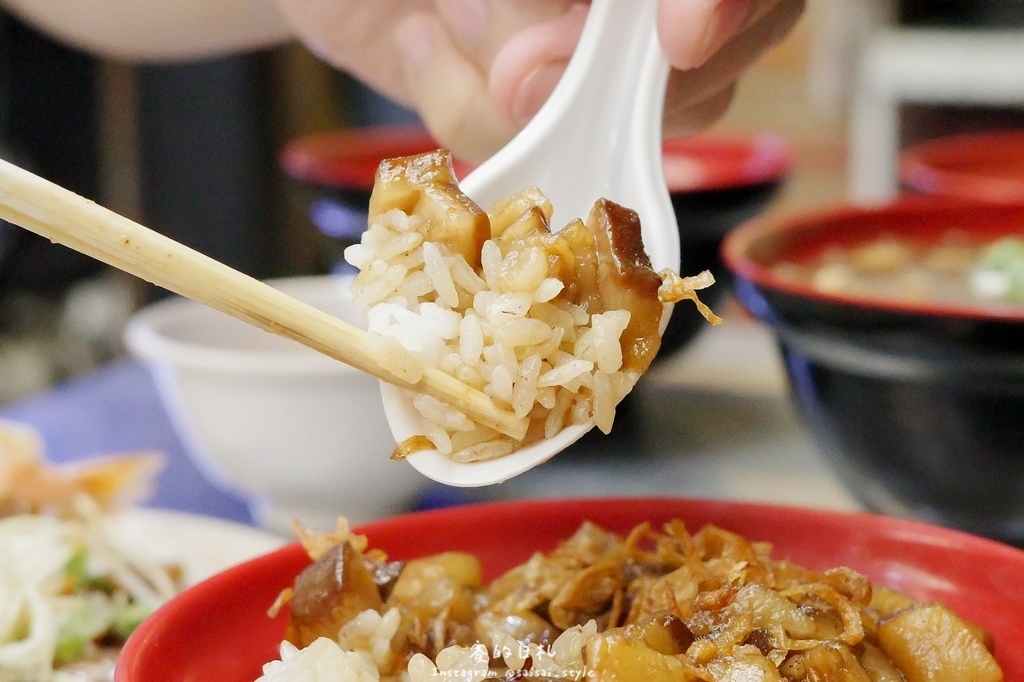 台中深夜蒸餃!蒸極軒皮Q餡多蒸餃,台中在地人氣小吃攤推薦。