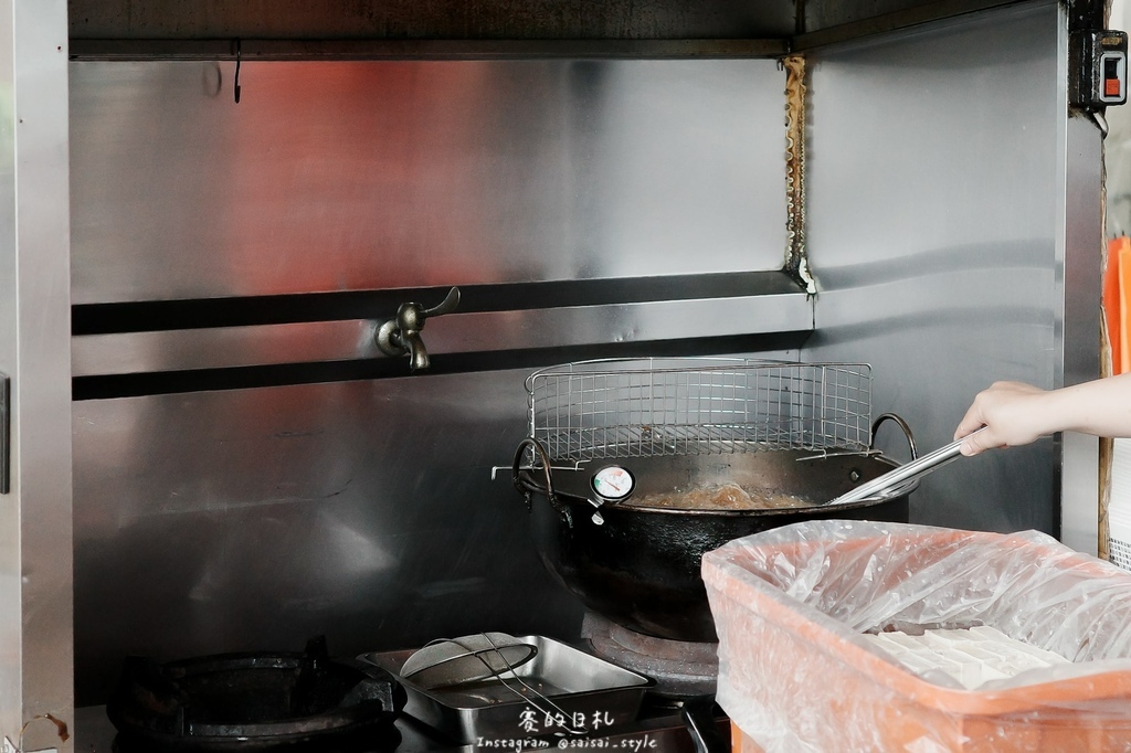 台中深夜蒸餃!蒸極軒皮Q餡多蒸餃,台中在地人氣小吃攤推薦。