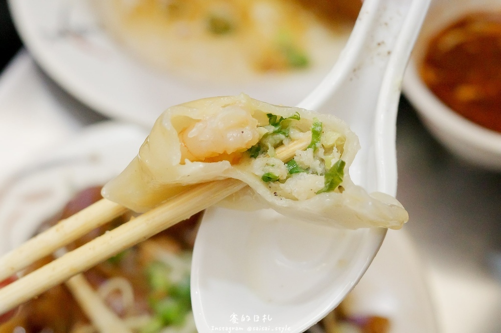 台中深夜蒸餃!蒸極軒皮Q餡多蒸餃,台中在地人氣小吃攤推薦。