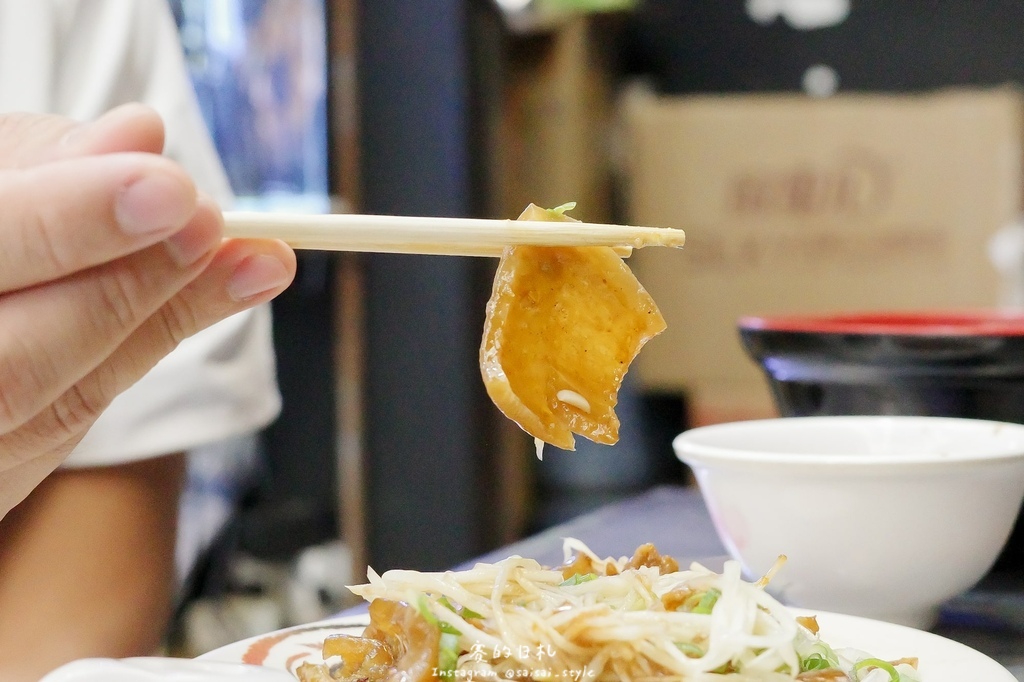 台中深夜蒸餃!蒸極軒皮Q餡多蒸餃,台中在地人氣小吃攤推薦。