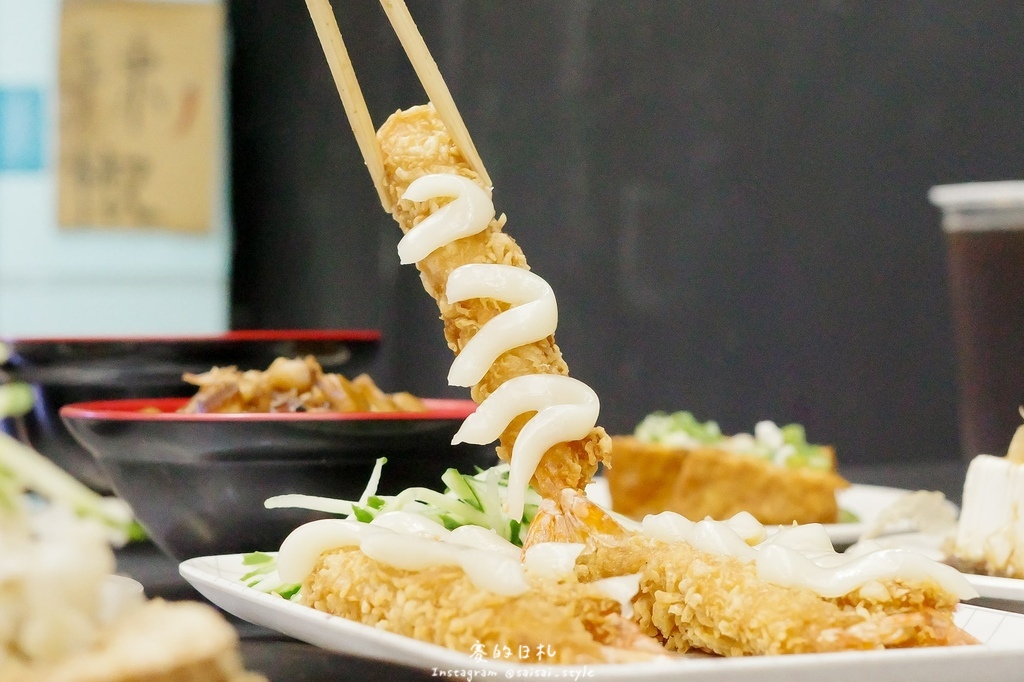 台中深夜蒸餃!蒸極軒皮Q餡多蒸餃,台中在地人氣小吃攤推薦。